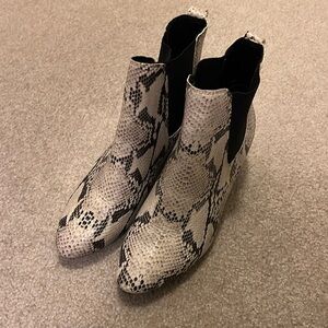 New Sam Edelman original python print boots size 6.5 / EU37